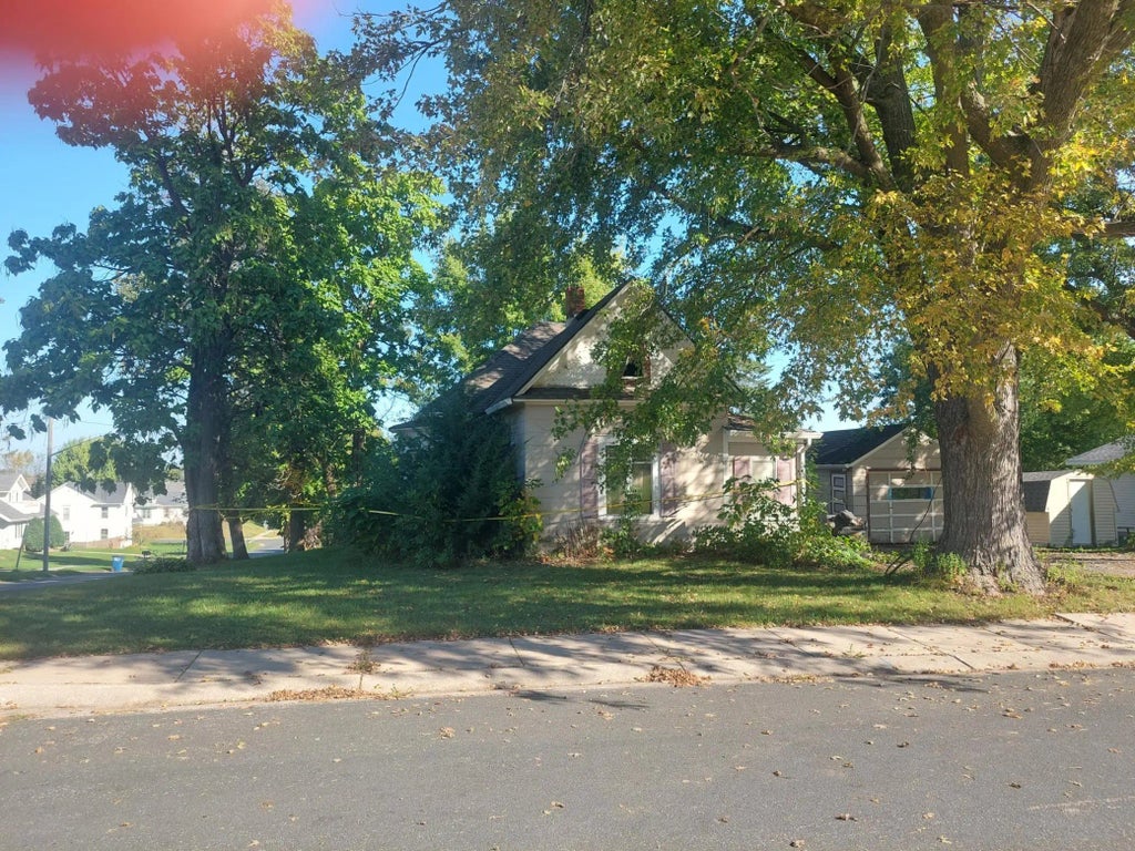 512 Park Avenue, Goodhue