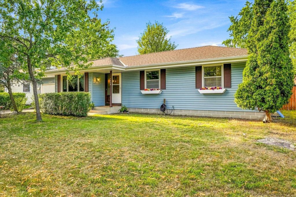 7428 Concerto Curve Ne, Fridley