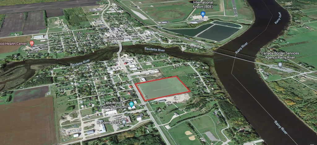 11 E Hwy, Baudette