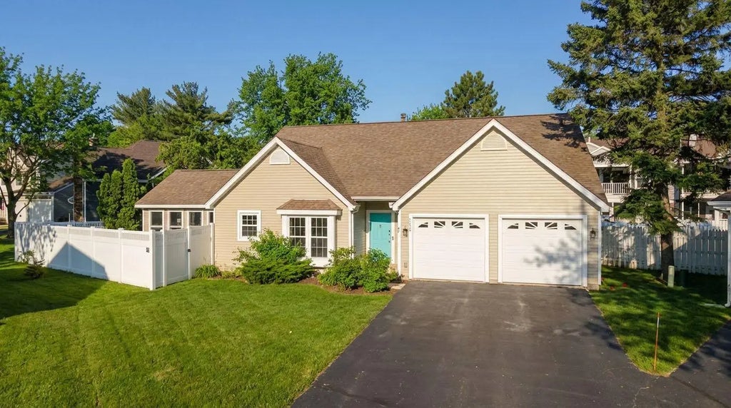 7526 W 111th Street, Bloomington