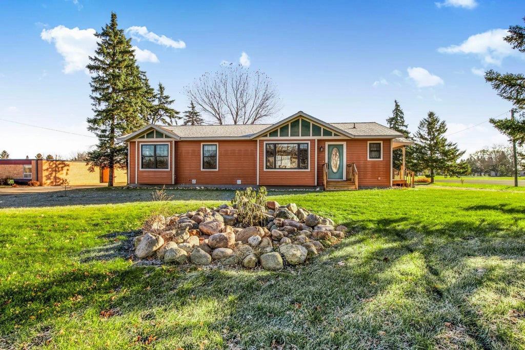 18 N Douglas Avenue, Carlos