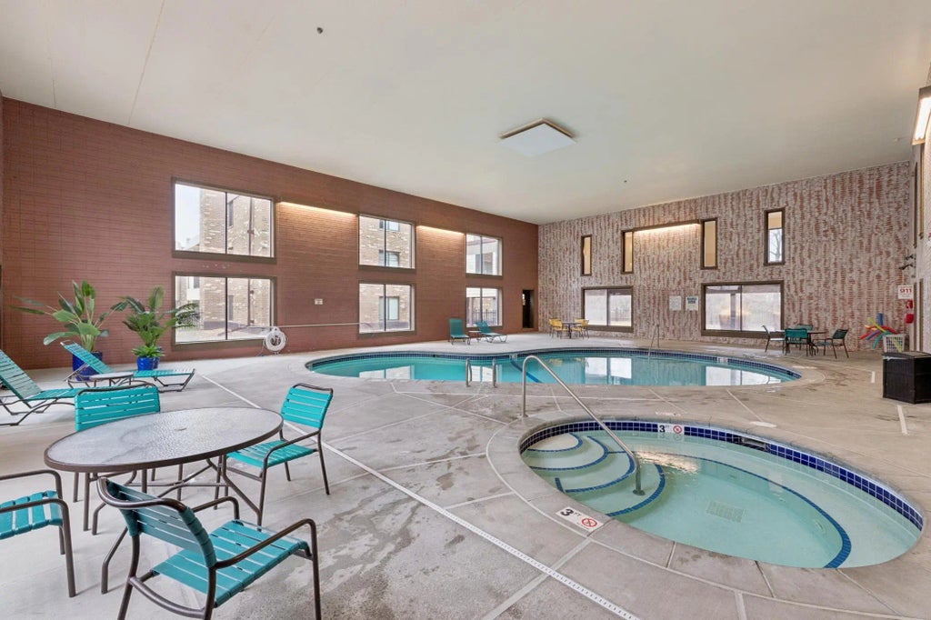 7510 Cahill Road 317b, Edina