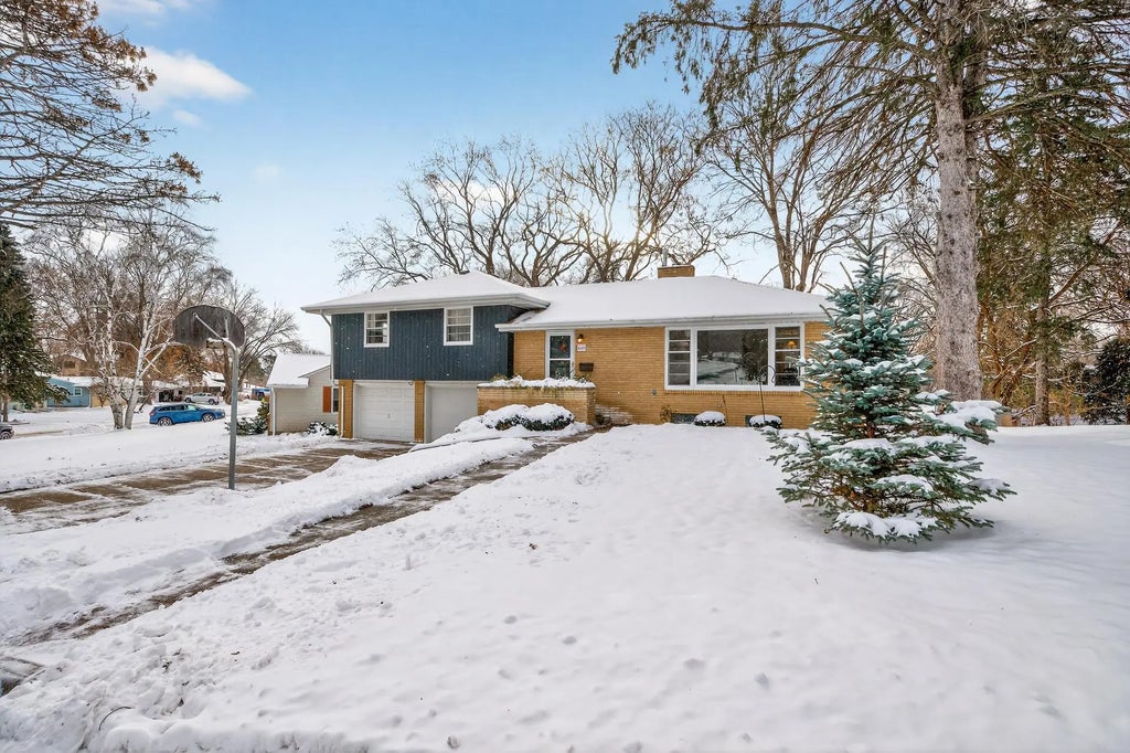 2233 Gilbert Lane, South Saint Paul