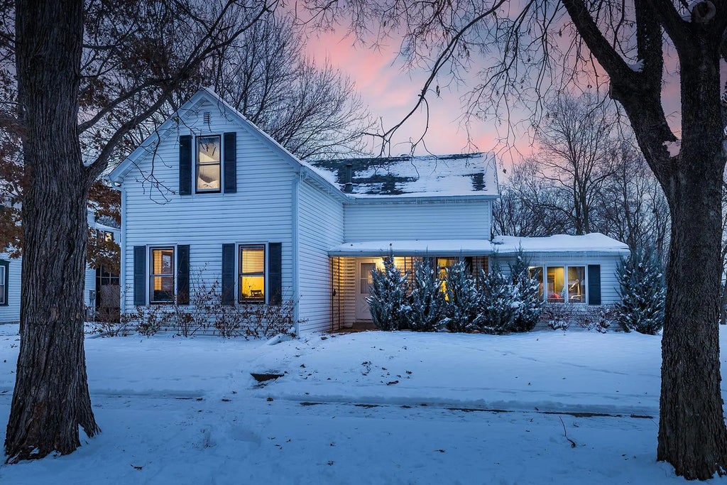 809 S 5th Street, St Peter