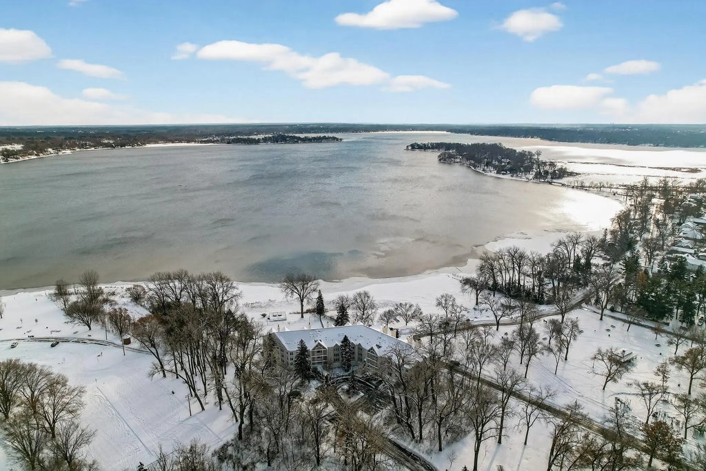 5009 Lake Avenue 201, White Bear Lake