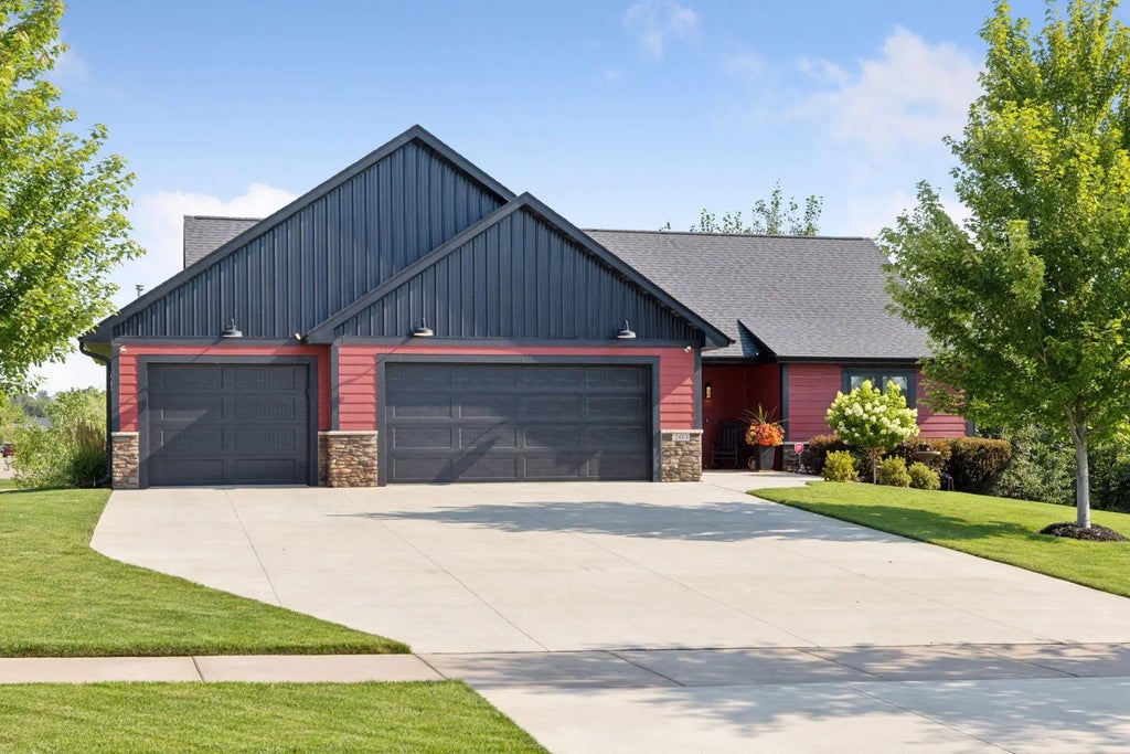 203 Vista Circle, River Falls