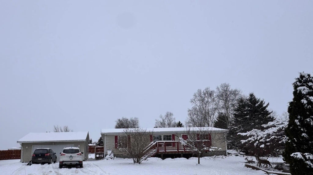 516 Main Street W, Hinckley