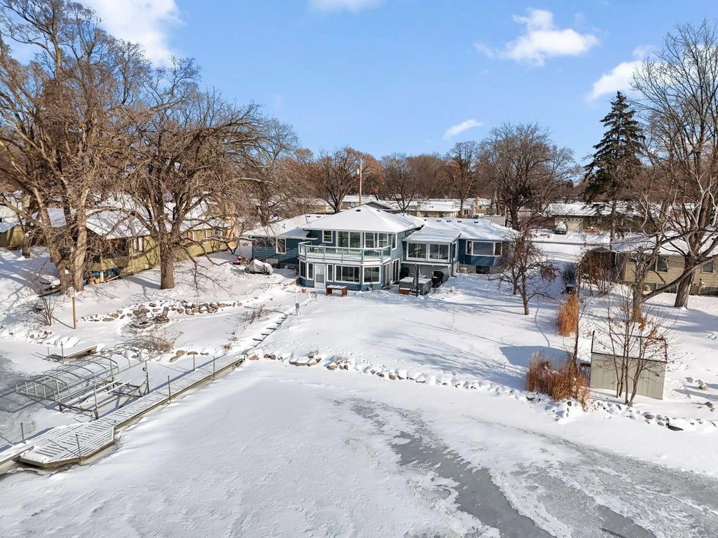 5325 Twin Lake Boulevard E, Brooklyn Center