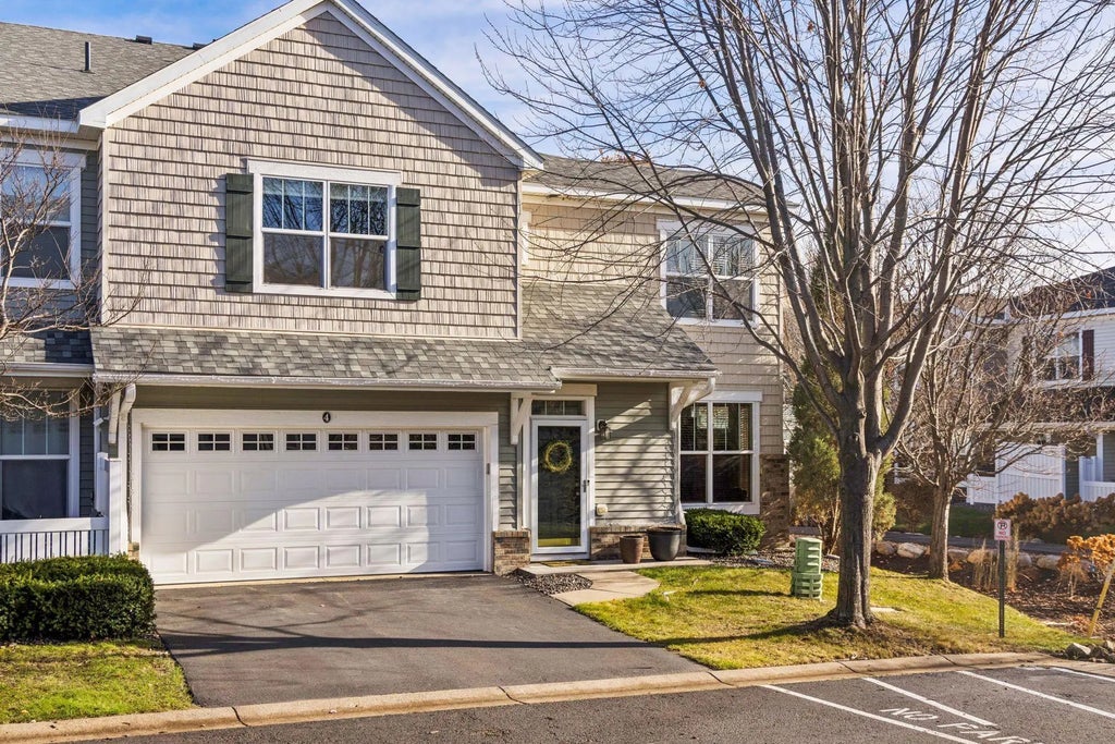 1632 Legacy Parkway E 4, Maplewood