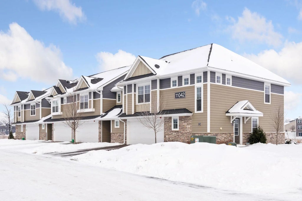 11042 Yalta Street Ne D, Blaine