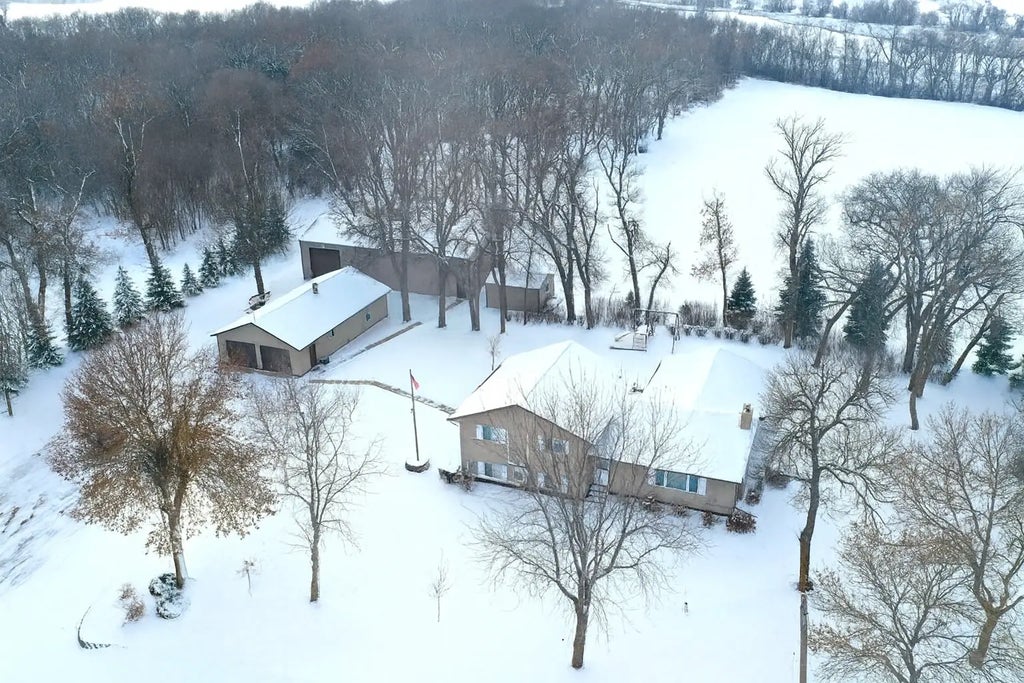 17395 State Highway 114, Starbuck