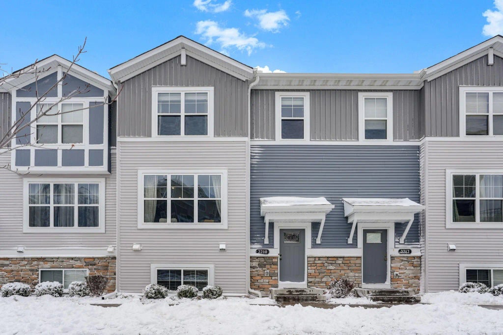 2210 Gateway Curve, North St Paul