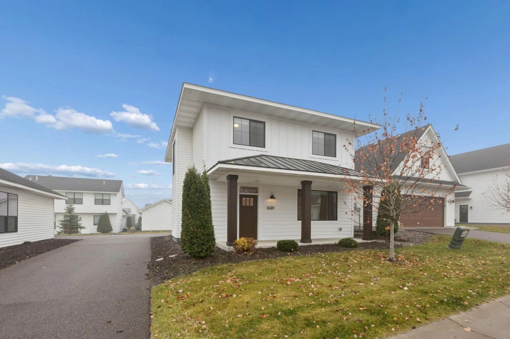 8689 Deerwood Lane N, Maple Grove