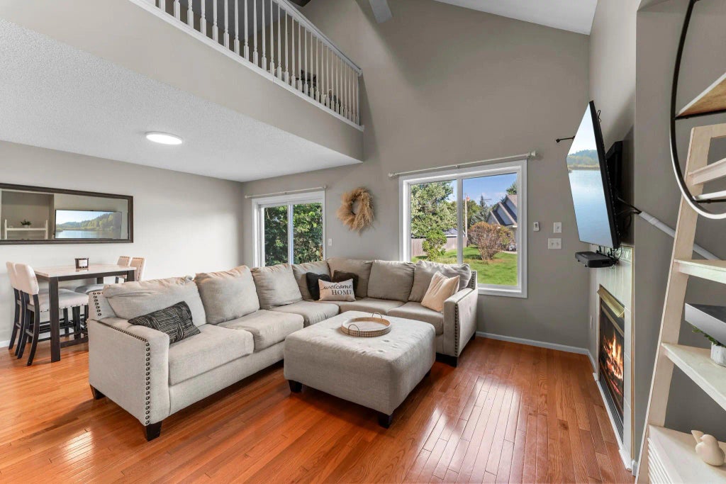 291 Appleblossom Lane E, Shakopee