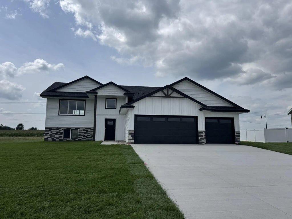 23243 Arrowhead Street Nw, St Francis