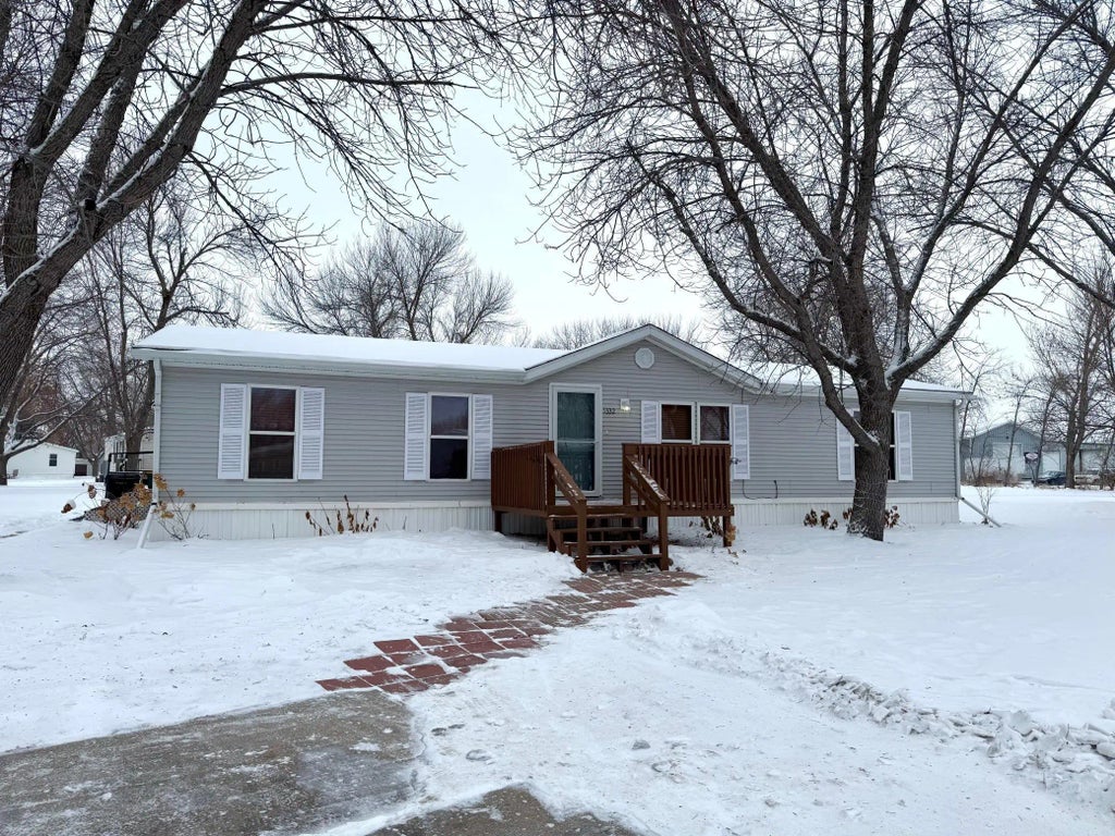 1332 Sandstone Drive, West Fargo