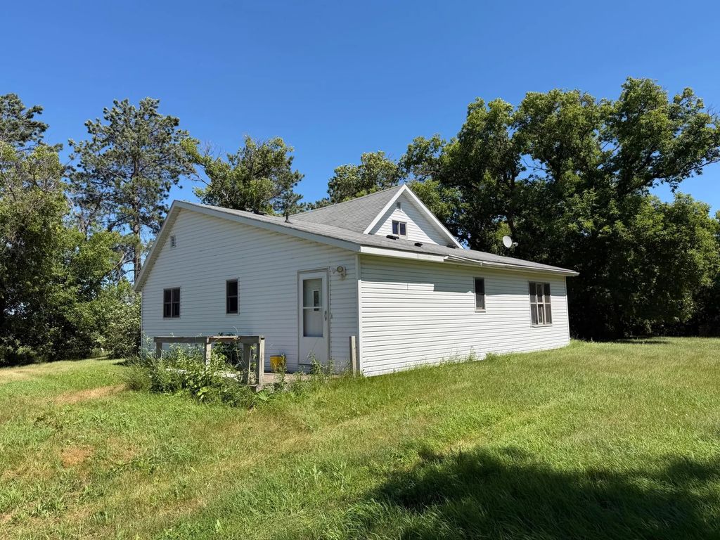 44028 220th Street, Roseau