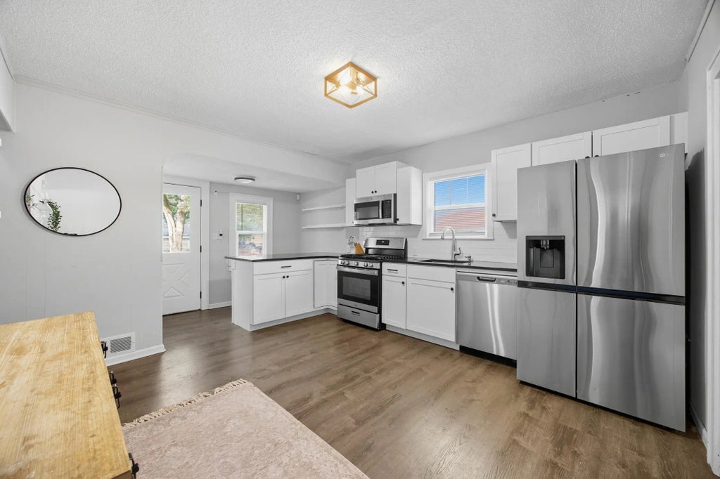 4921 Penn Avenue N, Minneapolis