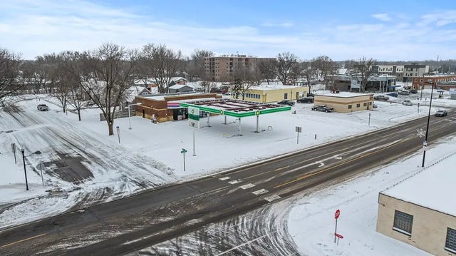 304 E College Drive, Marshall