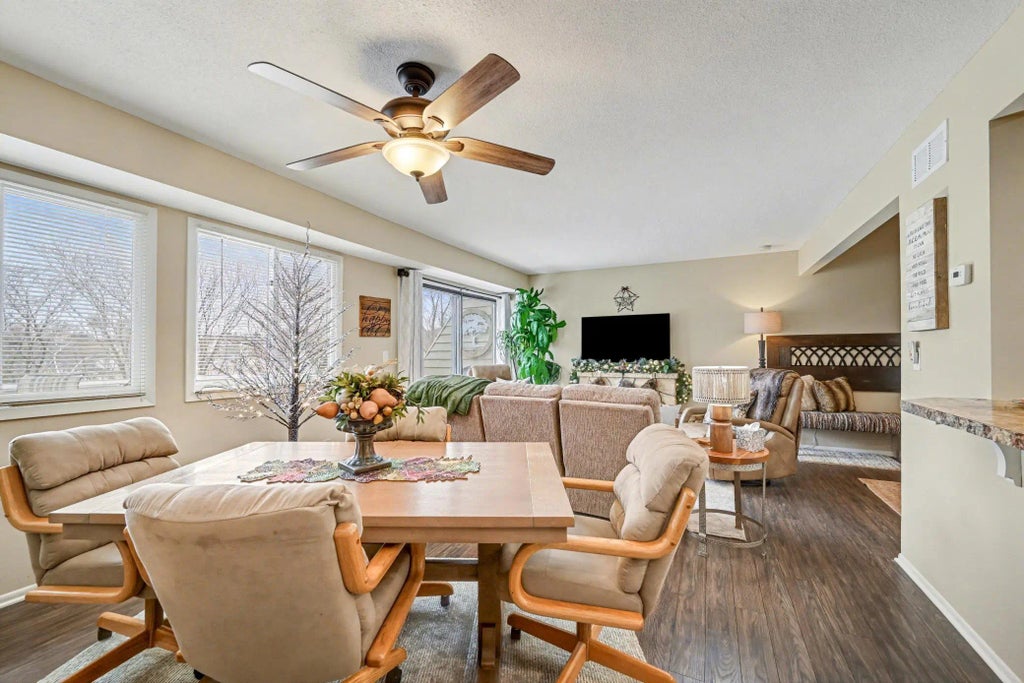 8940 Neill Lake Road 132, Eden Prairie