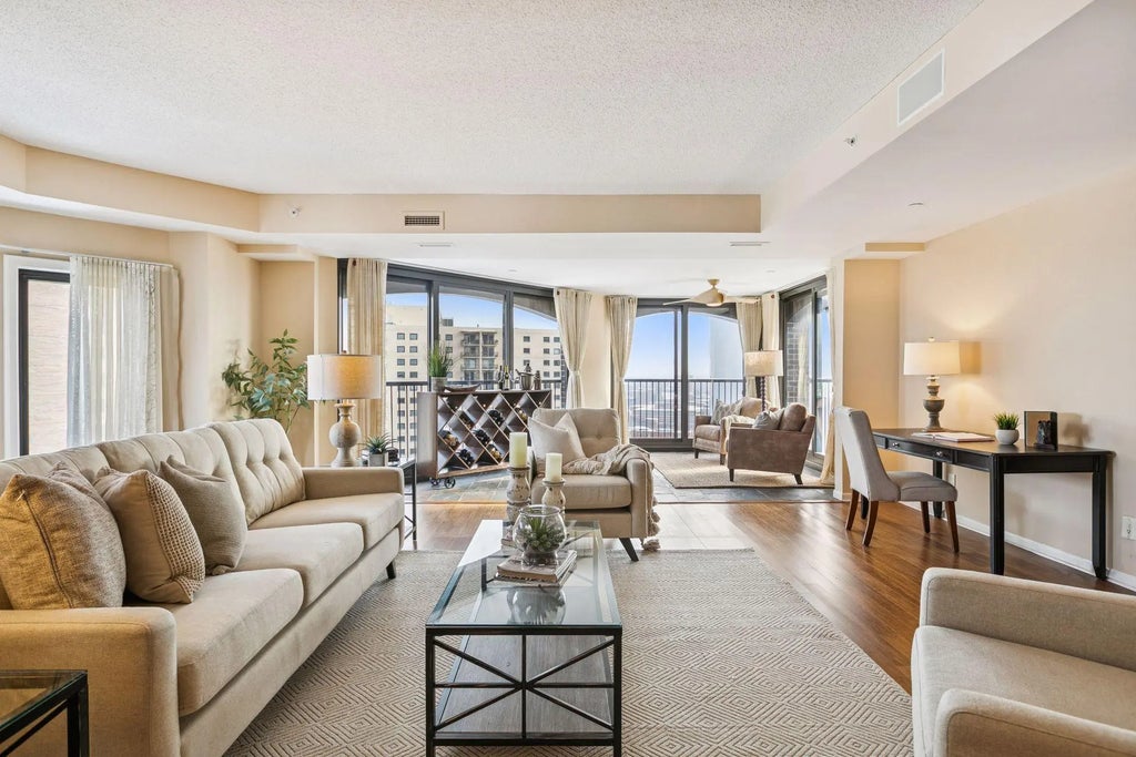 1235 Yale Place 1706, Minneapolis