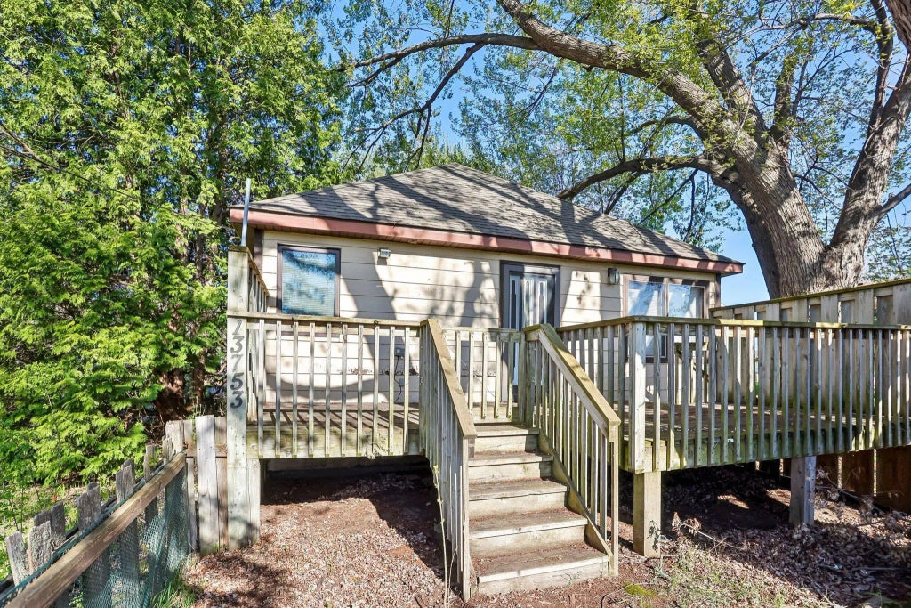 13753 Forest Boulevard N, Hugo