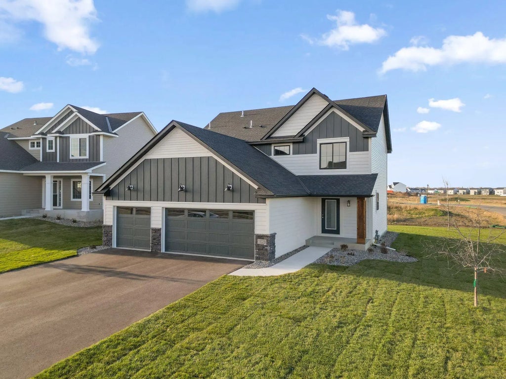 13721 Arrowhead Way, Rosemount