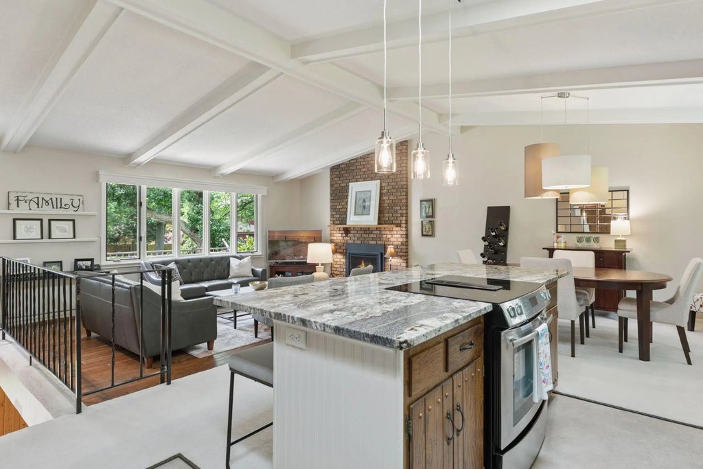 5246 Division Avenue, White Bear Twp