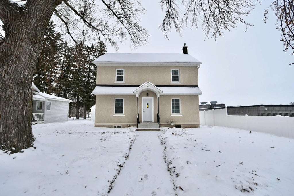 212 W 3rd Street, Zumbrota