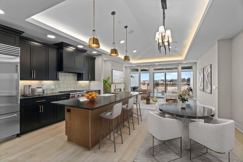 1 Hill Farm Road 303, North Oaks