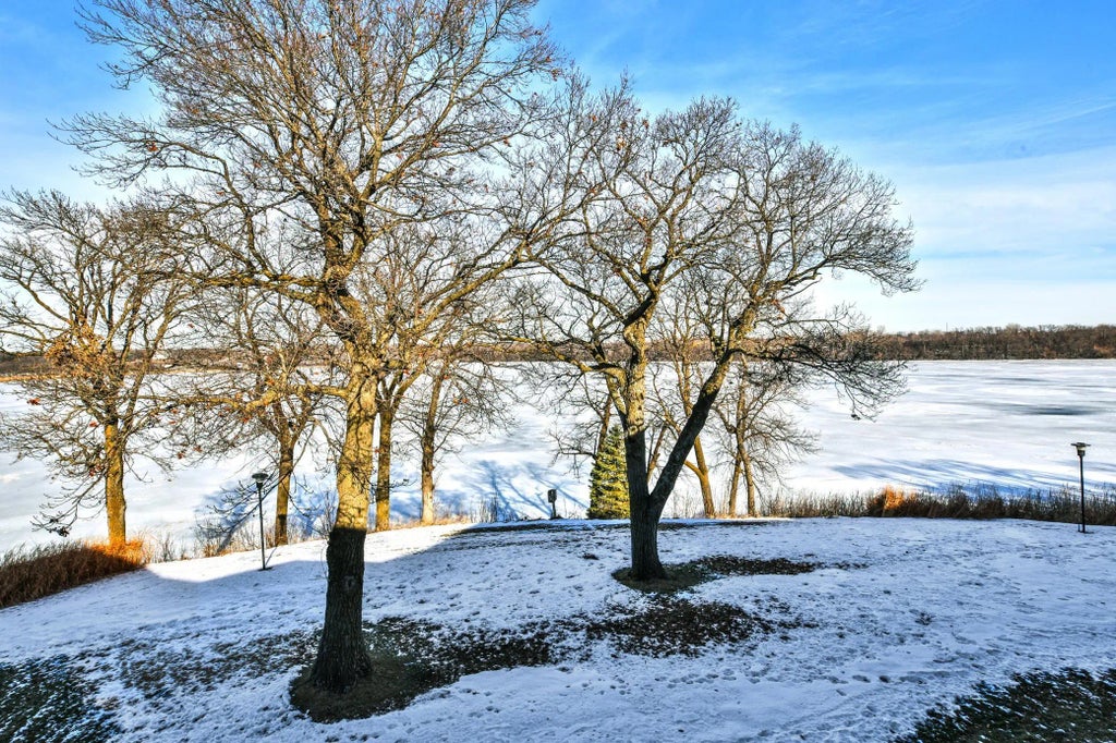 808 Lake Chapeau Drive 205, Albert Lea