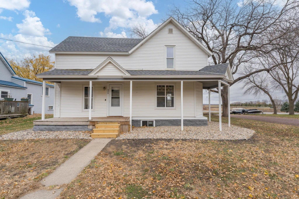 606 Smith Street Ne, Mapleton