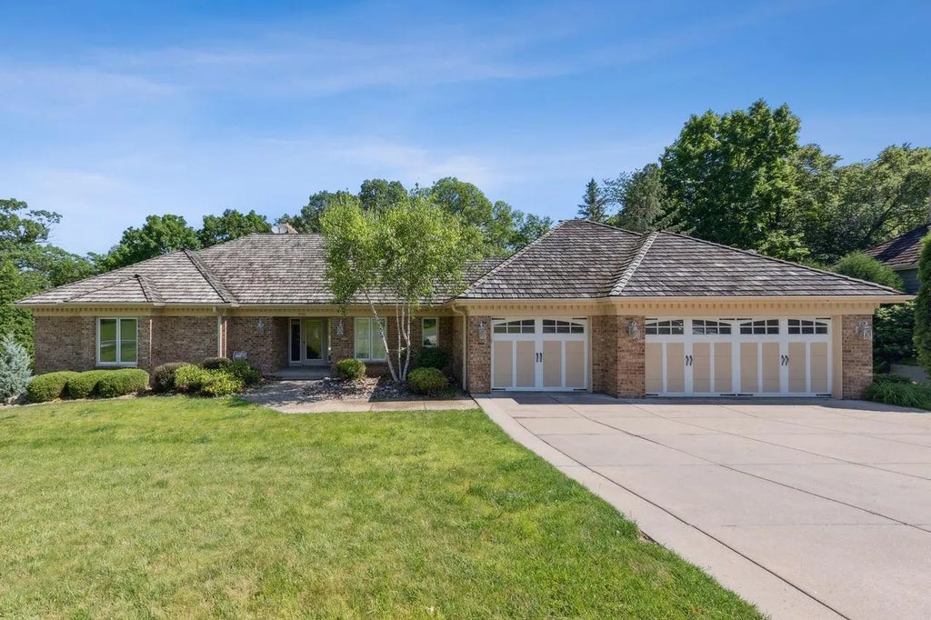10752 Mount Curve Road, Eden Prairie