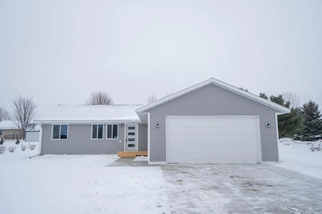 412 Russ Parta Drive, New York Mills