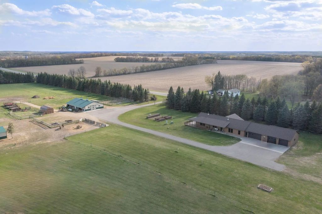 33896 County 21, Browerville