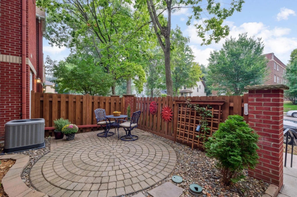 2009 Grand Avenue, Saint Paul