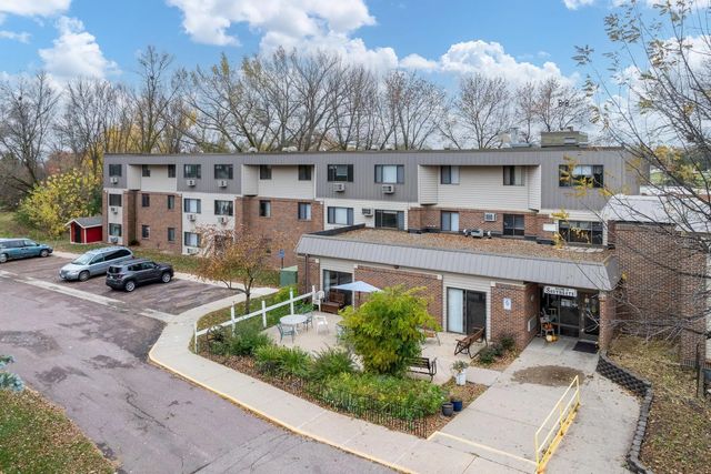3200 Maple Avenue 2, Slayton