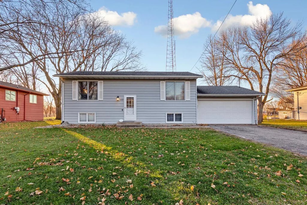 2059 Roe Crest Drive, North Mankato