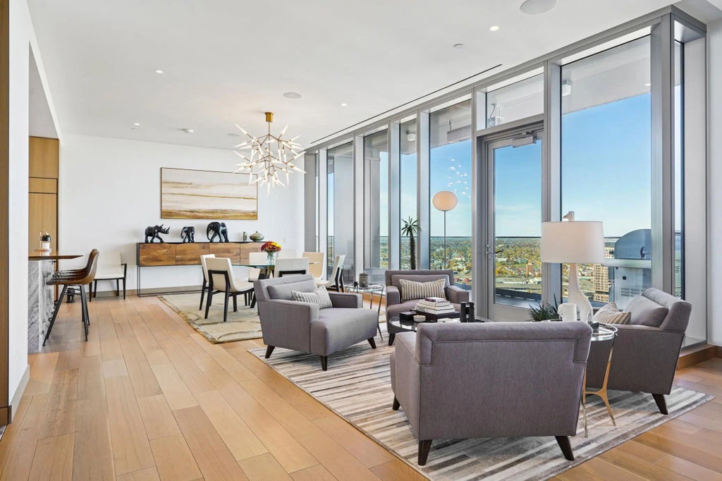 255 Hennepin Ave 3305, Minneapolis