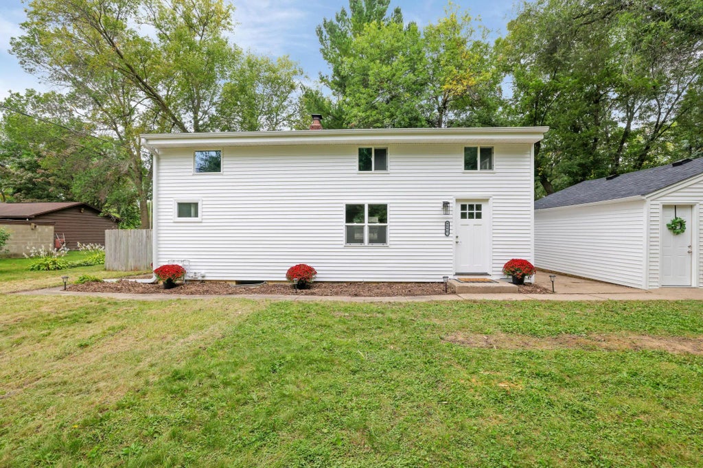 6690 Nez Perce Drive, Chanhassen