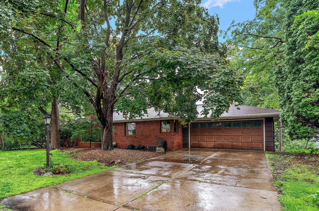 5241 Edenmoor Street, Edina