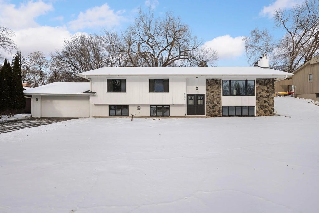 6704 Sioux Trail, Edina