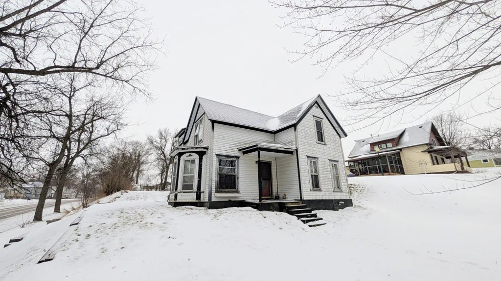 112 Bluff Street E, Lake Benton