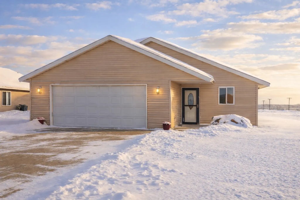 112 8th Street S, Hoffman