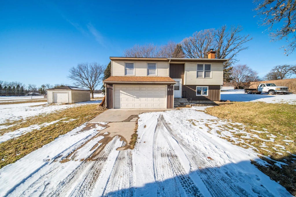 911 Main Street N, Stewartville