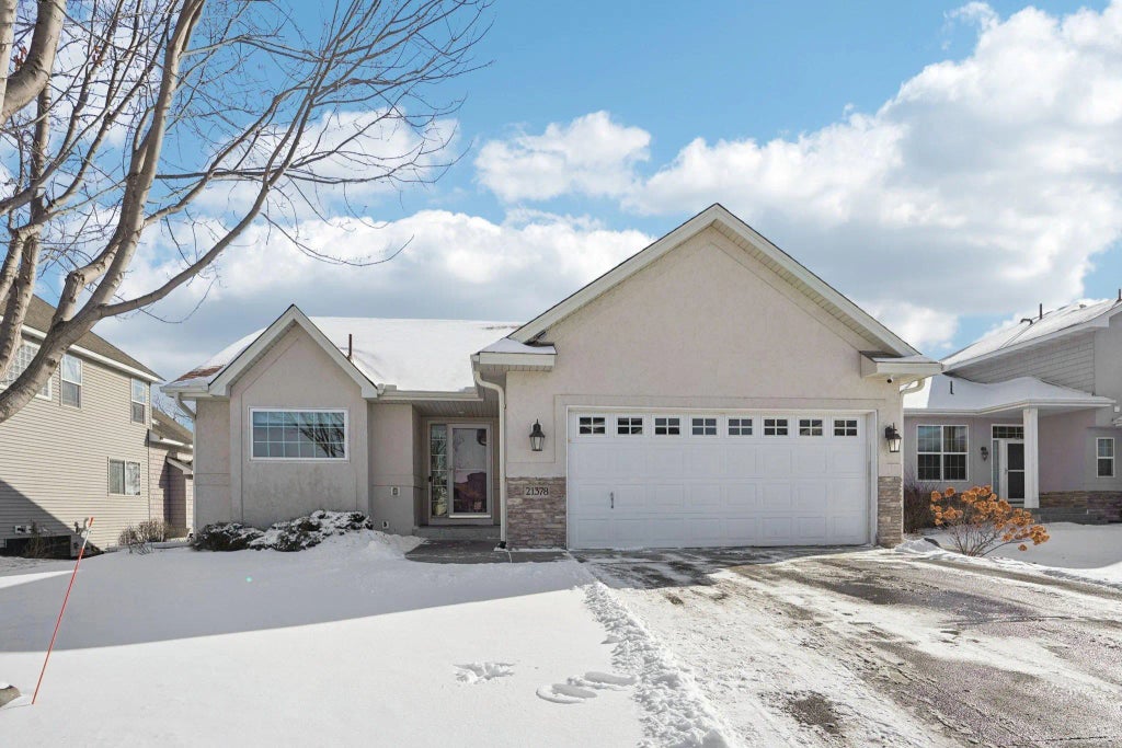 21378 Hytrail Circle, Lakeville