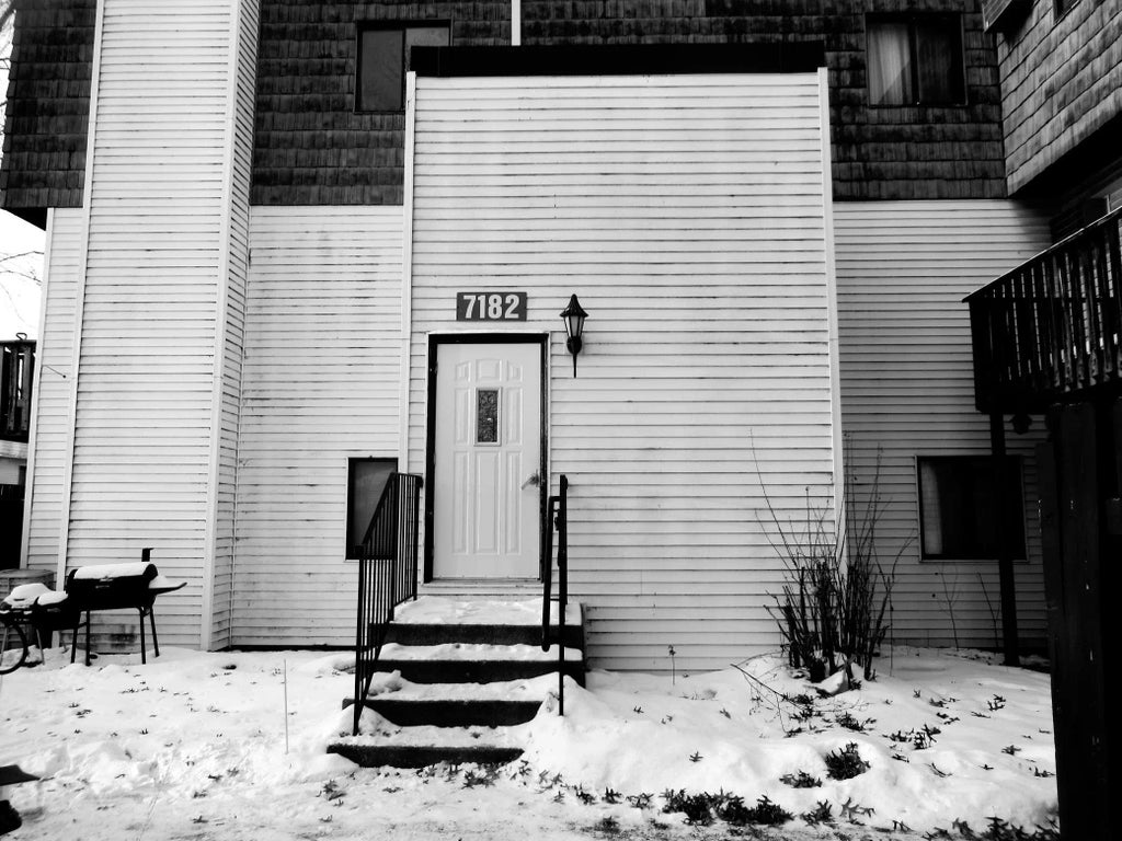 7182 72nd Lane N 221, Brooklyn Park