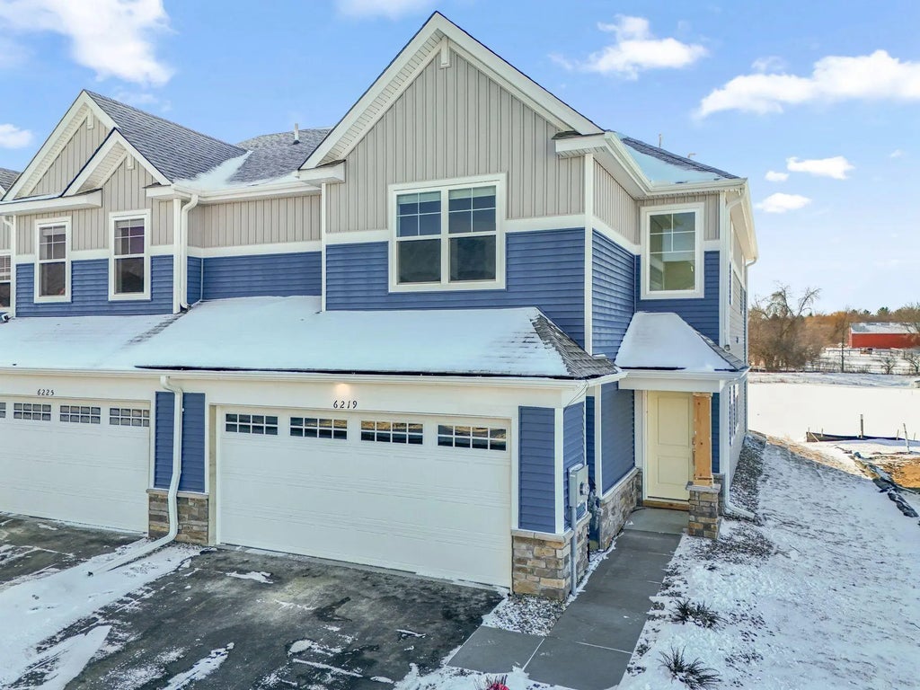 6219 205th Street N, Forest Lake