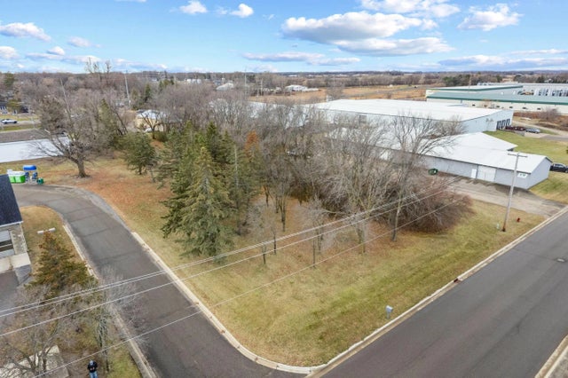 Xxx Congress Street W, Maple Lake