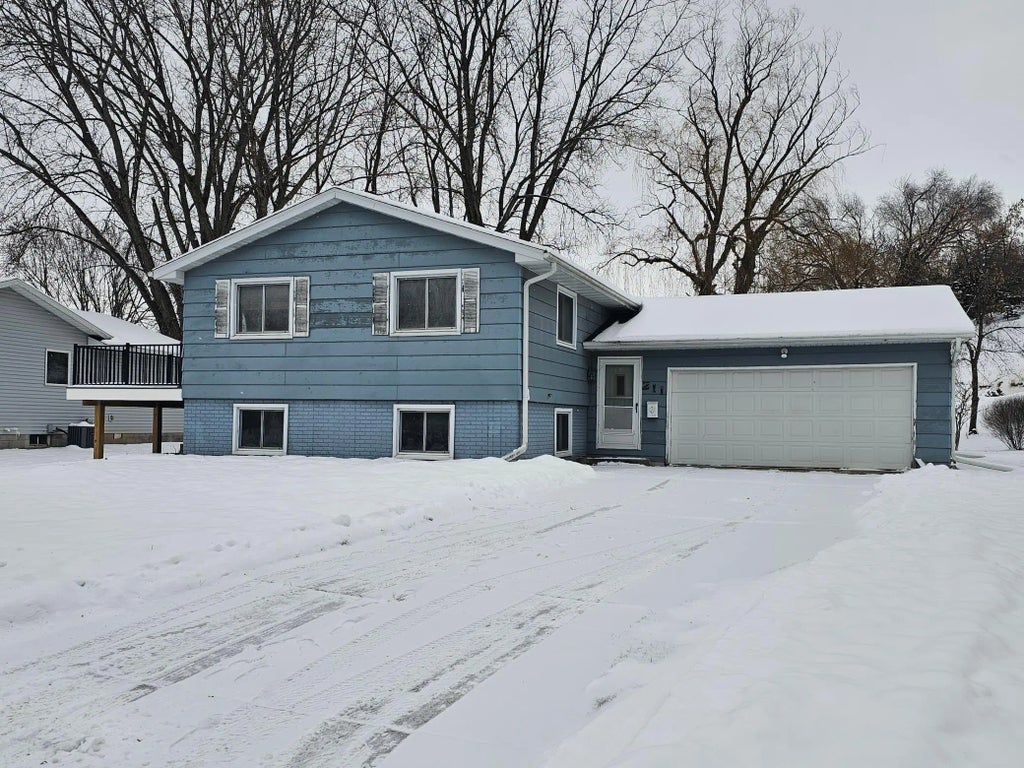 211 Edgeview Drive, Rollingstone